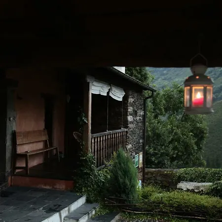 Casa Rectoral De Samartin. * San Martin de Valledor